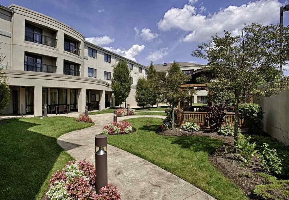 Courtyard Wall At Monmouth Shores Corporate Park Экстерьер фото