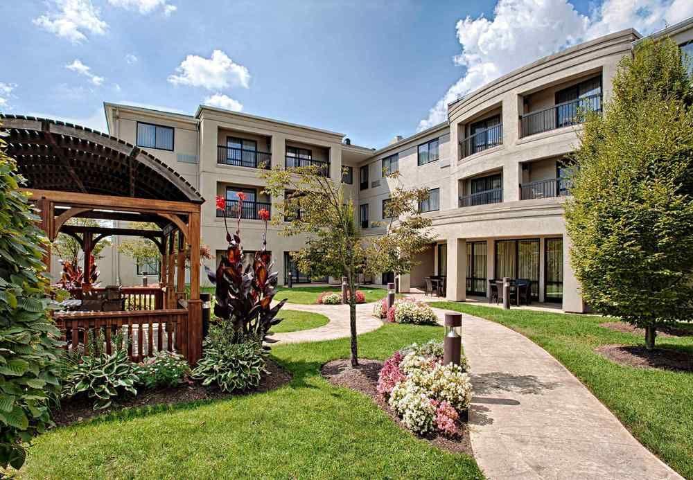 Courtyard Wall At Monmouth Shores Corporate Park Экстерьер фото