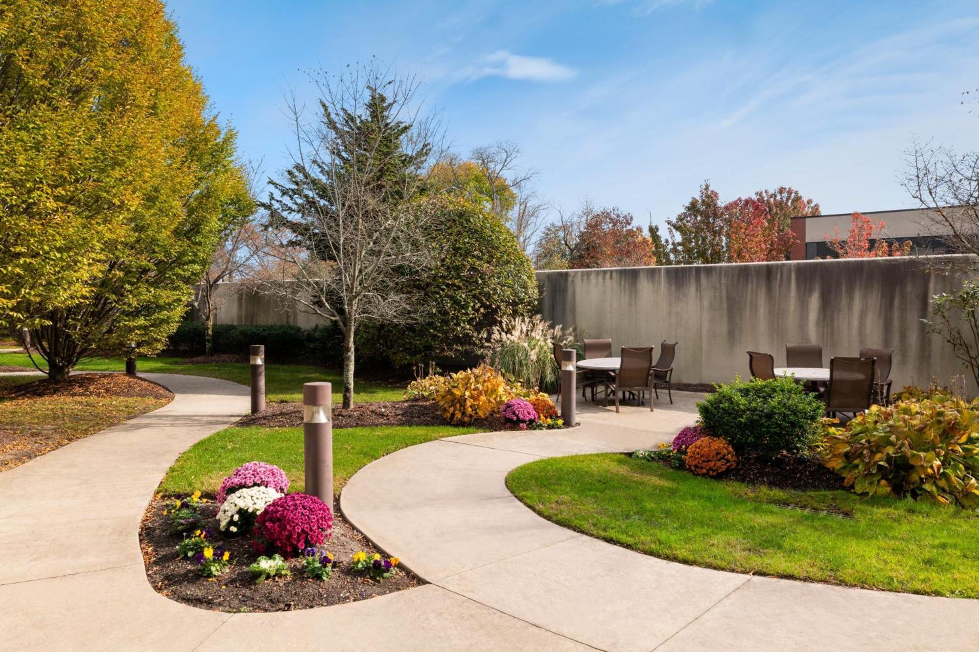 Courtyard Wall At Monmouth Shores Corporate Park Экстерьер фото