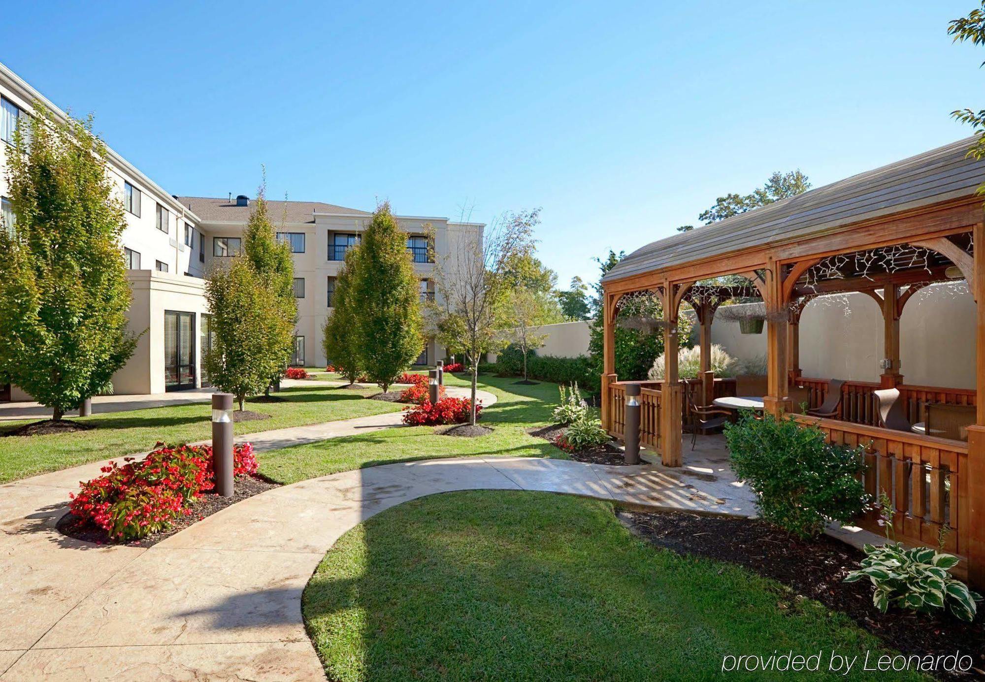 Courtyard Wall At Monmouth Shores Corporate Park Экстерьер фото