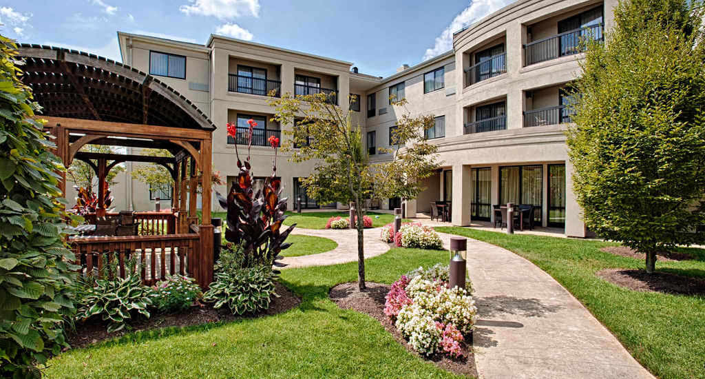 Courtyard Wall At Monmouth Shores Corporate Park Экстерьер фото